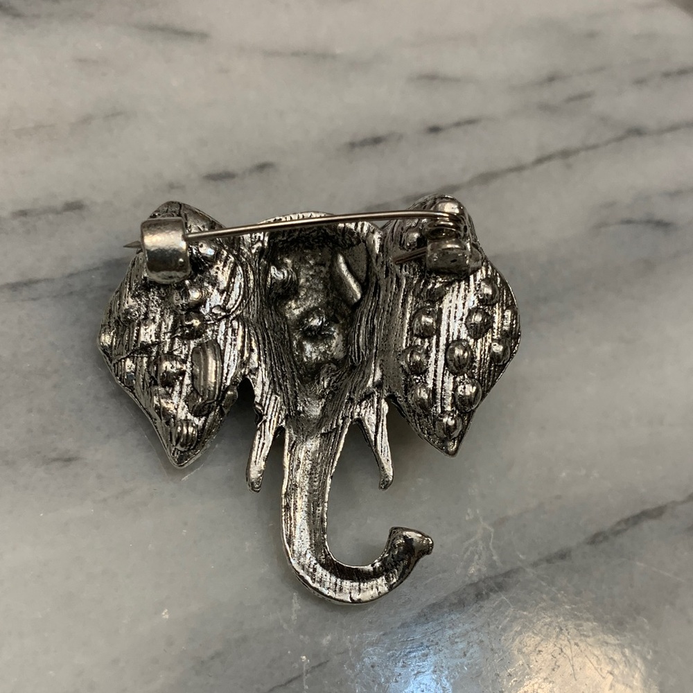 Elephant Brooch/Pin with Sparkly Rhinestones - Picture 3 of 3